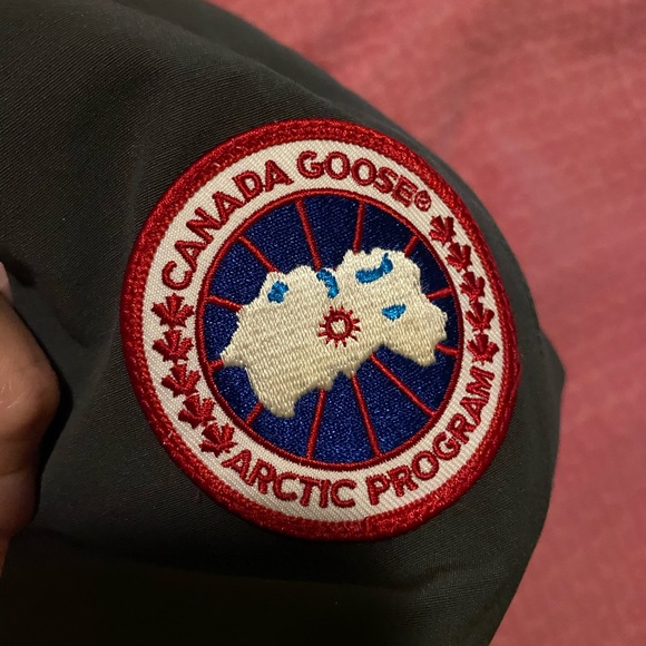 *Authentic* Canada Goose Victoria Parka (Graphite) - Picture 2 of 7